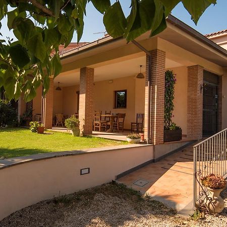 B&B Corte Degli Struzzi Pescia Romana Exterior photo